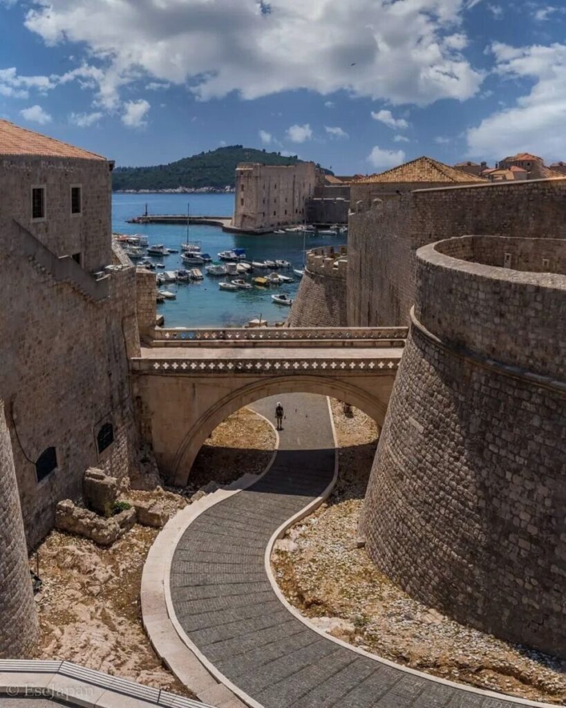 Encantos da Croácia 2 croacia-viagem-turismo-zagreb-plitvice-split-hvar-dubrovnik-mostar-priori-travel-senior-16.jpg