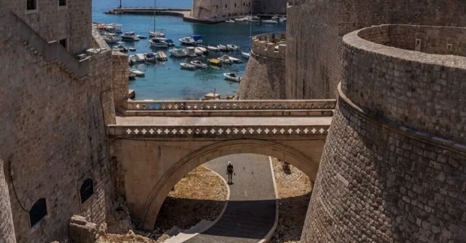 croacia-viagem-turismo-zagreb-plitvice-split-hvar-dubrovnik-mostar-priori-travel-senior-16.jpg